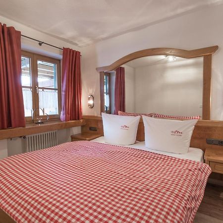Ferienwohnungen Alpentraum - Landhaus Im Oberen Markt Оберстдорф Экстерьер фото